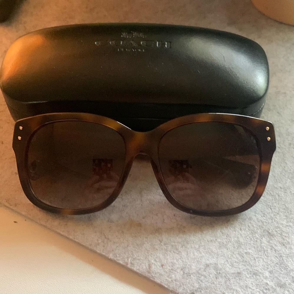 Coach tortoiseshell sunglasses with case
